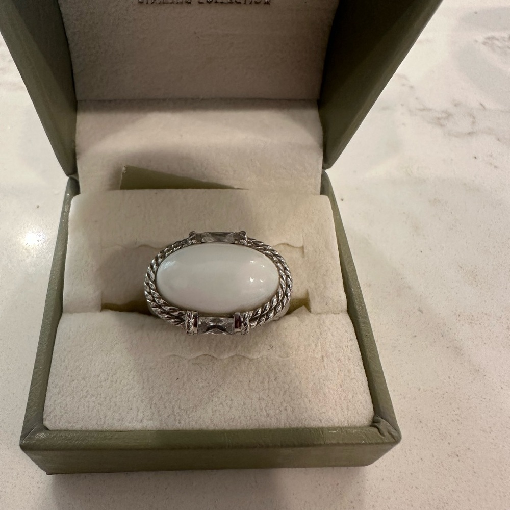 Judith Ripka white Agate ring